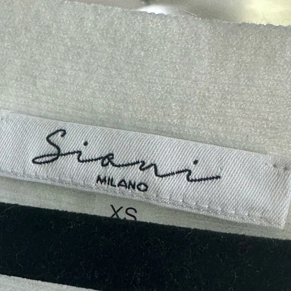 Bloomingdale’s Sioni Milano White Feathered Sweater. - Picture 7 of 7